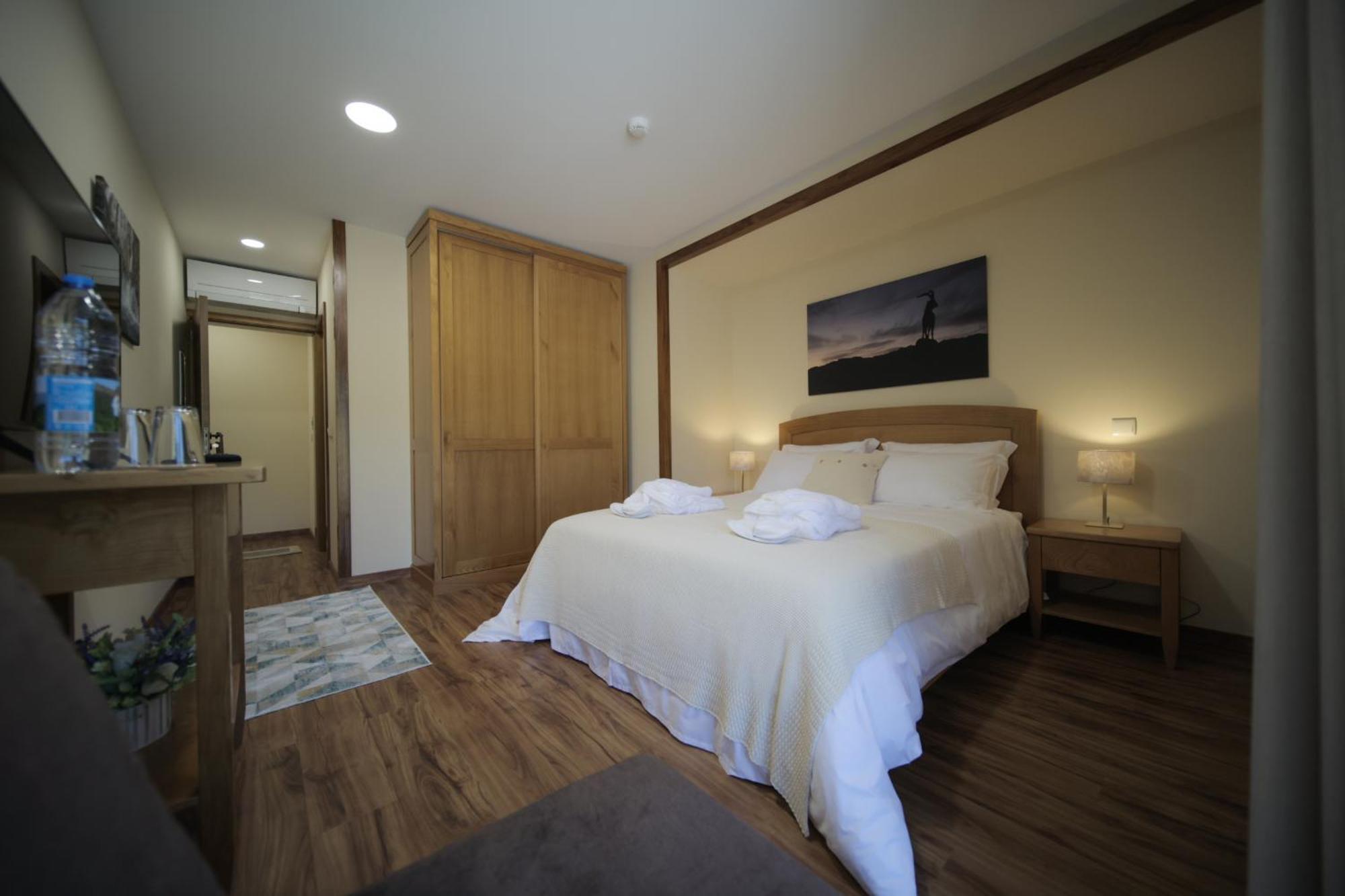 Casa Da Fonte - Geres Hostel ภายนอก รูปภาพ