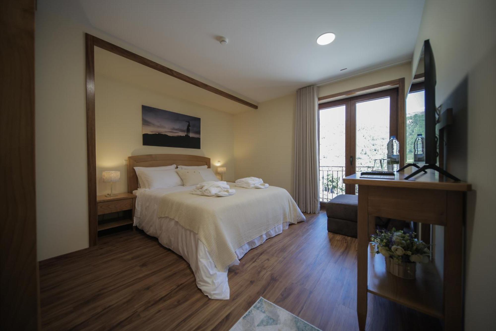 Casa Da Fonte - Geres Hostel ภายนอก รูปภาพ