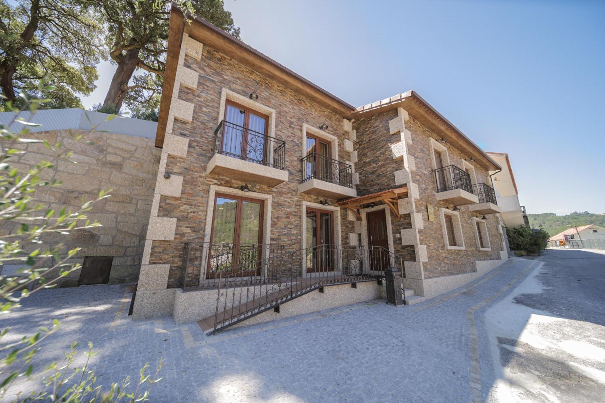 Casa Da Fonte - Geres Hostel ภายนอก รูปภาพ
