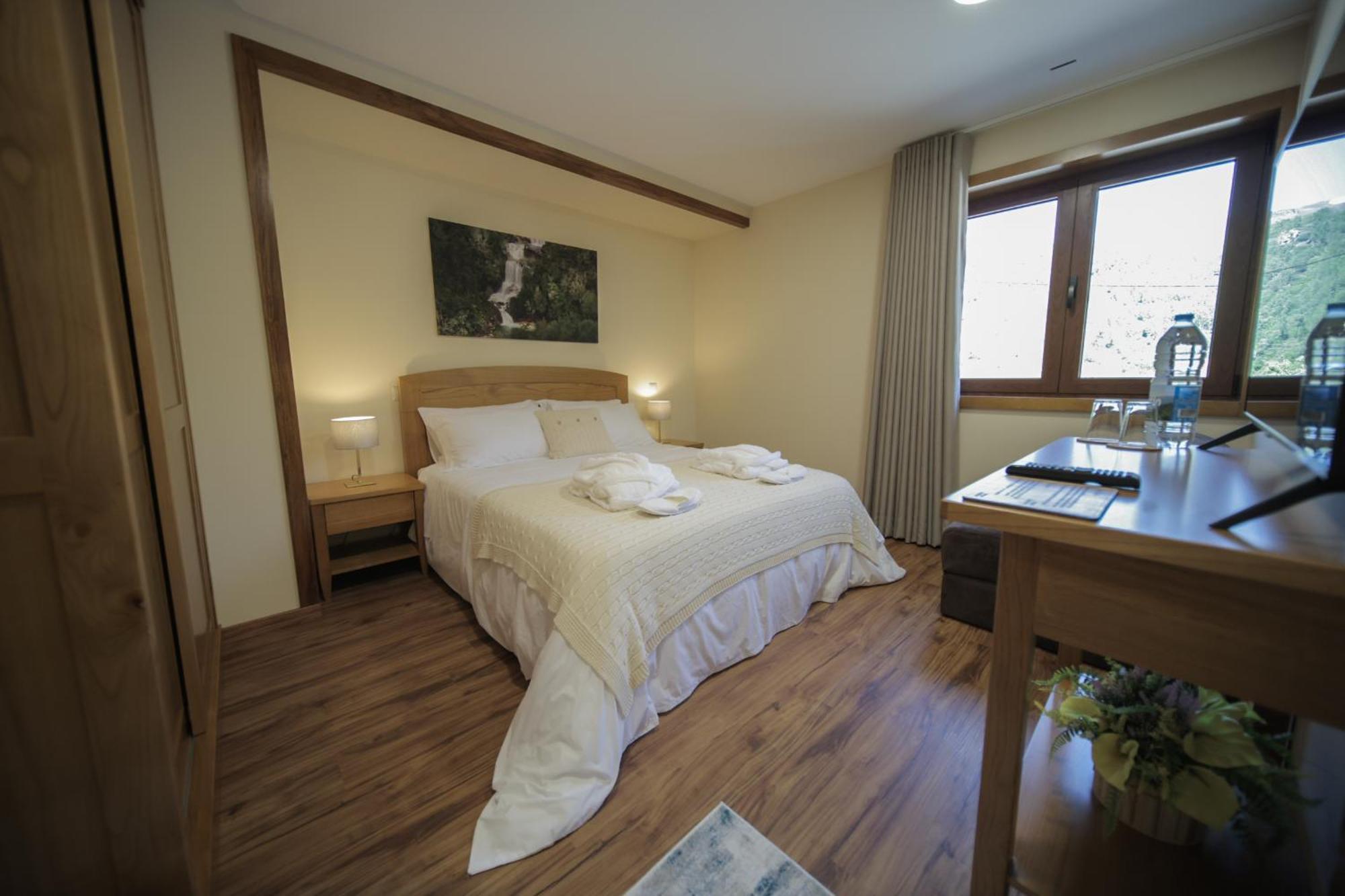 Casa Da Fonte - Geres Hostel ภายนอก รูปภาพ
